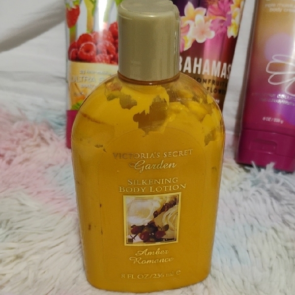 READ BELOW: 6 Bath & Body Works & 1 Victoria Secret Bundle - Picture 5 of 10